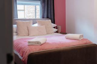 Charming Victorian Terrace near City with Free Parking - 8