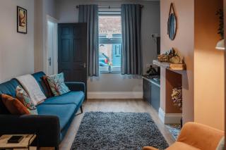 Charming Victorian Terrace near City with Free Parking - 2
