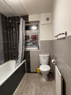Emerald Room - shared bathroom - 8
