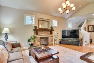 Walk to Park & Creekside Trails! Modern Sandy Home - 5