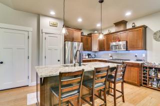 Walk to Park & Creekside Trails! Modern Sandy Home - 3