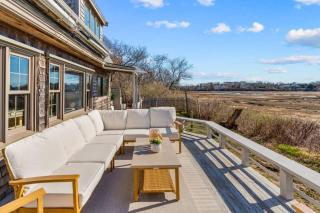 10 min walk to Beach - Home with Amazing View and Huge Deck - 9