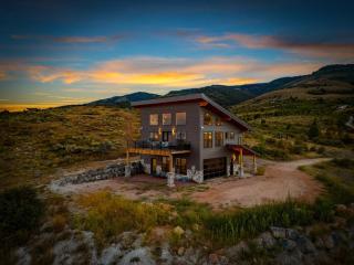 The Overlook - BBQ, Stunning Lake Views, Games - 0
