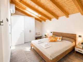 Andrea Vista Lago - 1