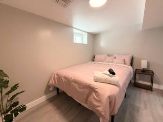 Chic 2BR Basement Apartment, Easy Access to NYC & Major Attractions - 5
