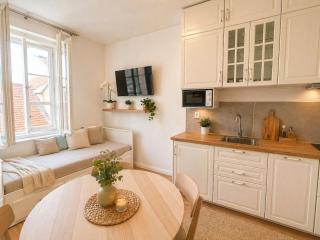 Cozy Central Prague Apartment , Walk to Old Town - 0