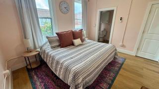 Fresh & Cozy Retreat w King Bed By KeenStays - 1