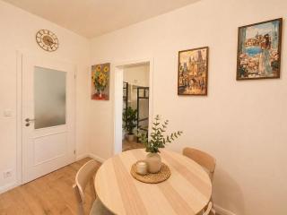 Cozy Central Prague Apartment , Walk to Old Town - 2