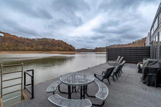 Lake-It-Easy Floating House on Lake Cumberland - 9