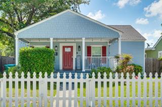 Walk to Beach, Dining & Aquarium: Gulfport Home! - 0