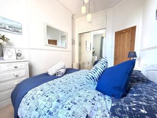 Modern 2 Bedroom Sea View Apartment, Minnis Bay - 1