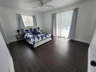Bradenton FL 4BD Pool House - 4
