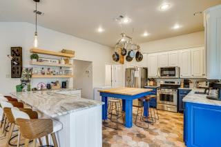 Game Room & Private Pool: Willow Park Family Gem - 3