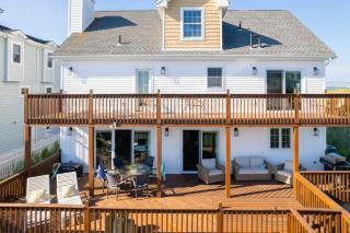 Waterfront Manor Wow Private Dock & Decks - 5