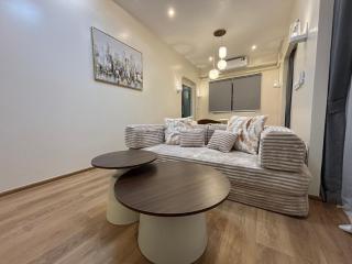 Silom Sky Sathorn walk to bts 60 sqm 6 Guests - 7