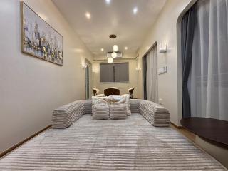 Silom Sky Sathorn walk to bts 60 sqm 6 Guests - 6