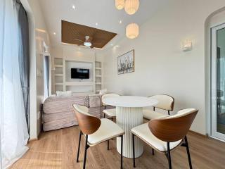 Silom Sky Sathorn walk to bts 60 sqm 6 Guests - 4