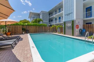 Bayview Regency Apartments By Lowkl - 8