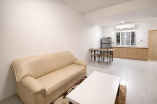 Spacious 3-Bedroom House near Bangkok Airport with Free WiFi - 2