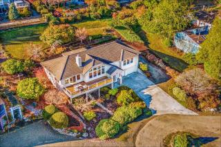Spacious 3BR 2 5BA with Spectacular Water Views - 9