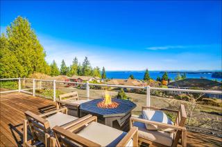 Spacious 3BR 2 5BA with Spectacular Water Views - 6