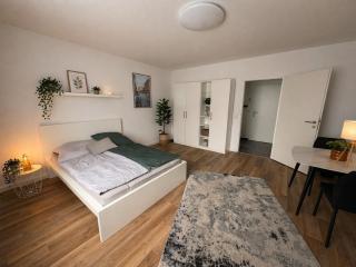 Modern Apartment with Kitchen and Free Parking - 0