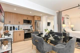 Luxury 3BR Waterfront Escape In FiDi Seaport - 9