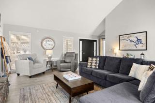 Lakefront home in Osage Beach- Newly Renovated - 2