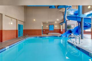 Prairie Crest Red Deer by IHG - 3