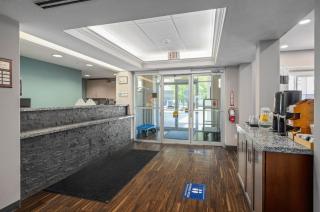 Prairie Crest Medicine Hat by IHG - 9