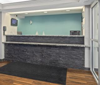 Prairie Crest Medicine Hat by IHG - 7