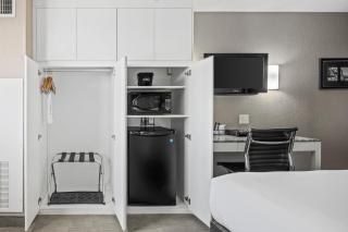 Prairie Crest Medicine Hat by IHG - 3