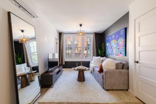 Elegant Living 3 Bedroom in Plateau MTL - 1