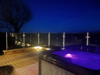 Romantic Hot Tub Lodge Stunning Views - 1