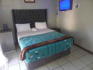 Urban Escape Day and Night Guest House - 5