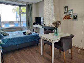 City Center Rooms with Shared Facilities by UMCG - 7
