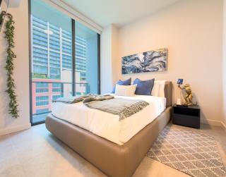 F1111 Sleek 1BR with Den an Oasis with Pool and Gym in Downtown Miami - 9