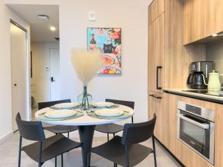 F1111 Sleek 1BR with Den an Oasis with Pool and Gym in Downtown Miami - 2