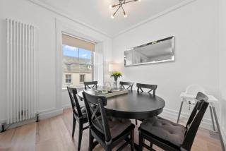 Comfortable 4-Bed Apartment in Hawick with Fast WiFi - 2