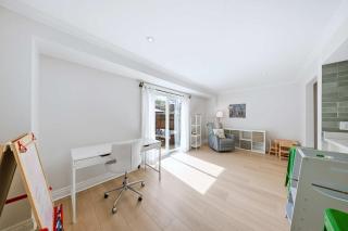 Townhome with Parking Ideal for Longer Stays - 2