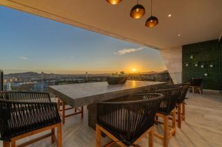 Mistiq Penthouse Private Rooftop Deck & Pool - 1