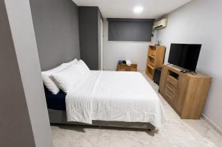 Hermoso y Céntrico Apto en Los Palos Grandes - 0