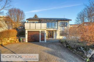 Spacious private upper floor with sunny balcony - 0