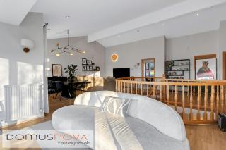 Spacious private upper floor with sunny balcony - 6