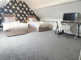 Birmingham Large 5BR Sleeps 9 Family & Contractor Friendly - 8