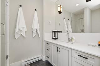 Elegant Main-Level 2BR Living in Kerrisdale - 8