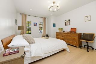 Elegant Main-Level 2BR Living in Kerrisdale - 1