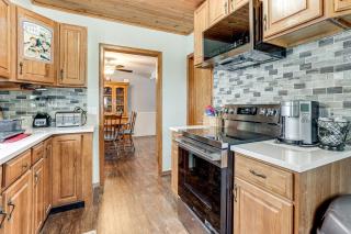 Lakefront Home w/ Views, 7 Mi to Dtwn Paw Paw - 1