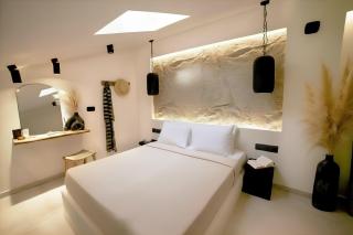 ŌMNIMI Signature Living - 0