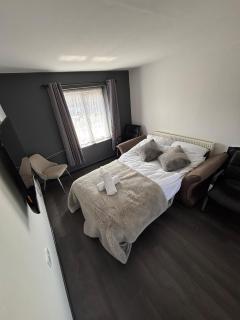 Stourbridge Future Stays 2 Bedroom Ground Floor Apartment - 4